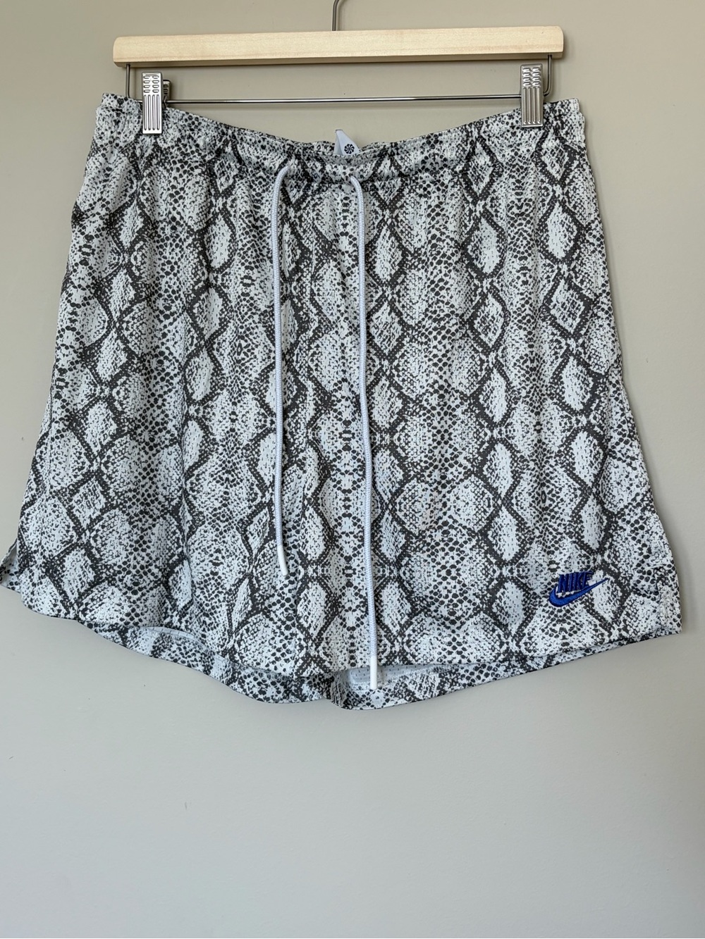 Nike Men’s Snake-Print Athletic Shorts - White/Black large